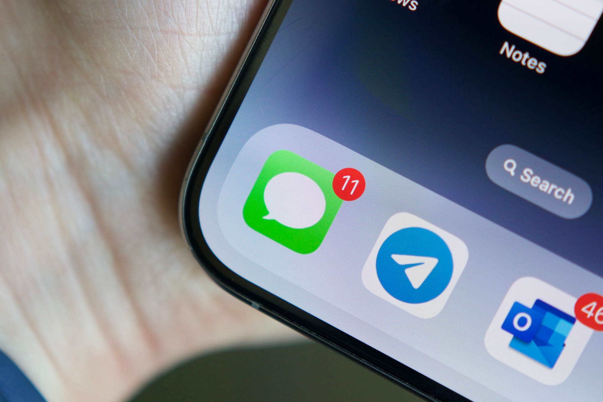 How to block text messages on iPhone